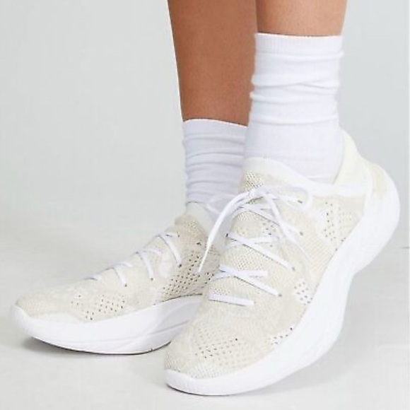 Sorel Womens Explorer Blitz Stride Sneakers 8.5 Beige Cream Casual Walking Shoe